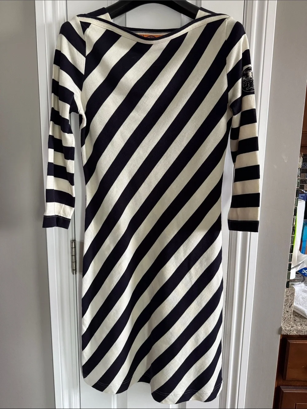 🤍💙Tory Burch Navy & White Diagonal Stripe Tee size M - Picture 3 of 14